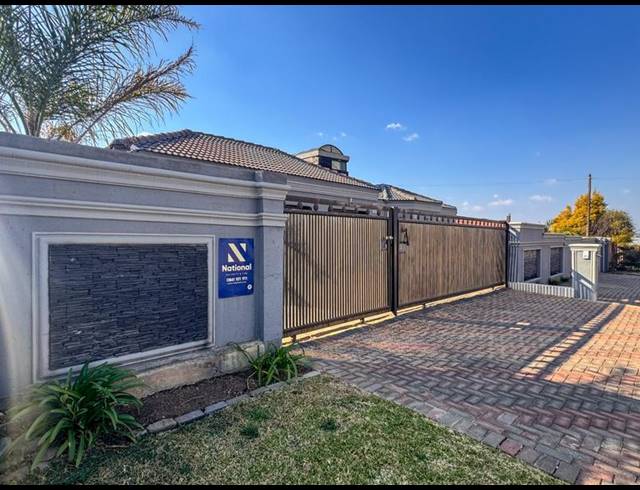 4 BEDROOM HOUSE FOR SALE IN KAGISO